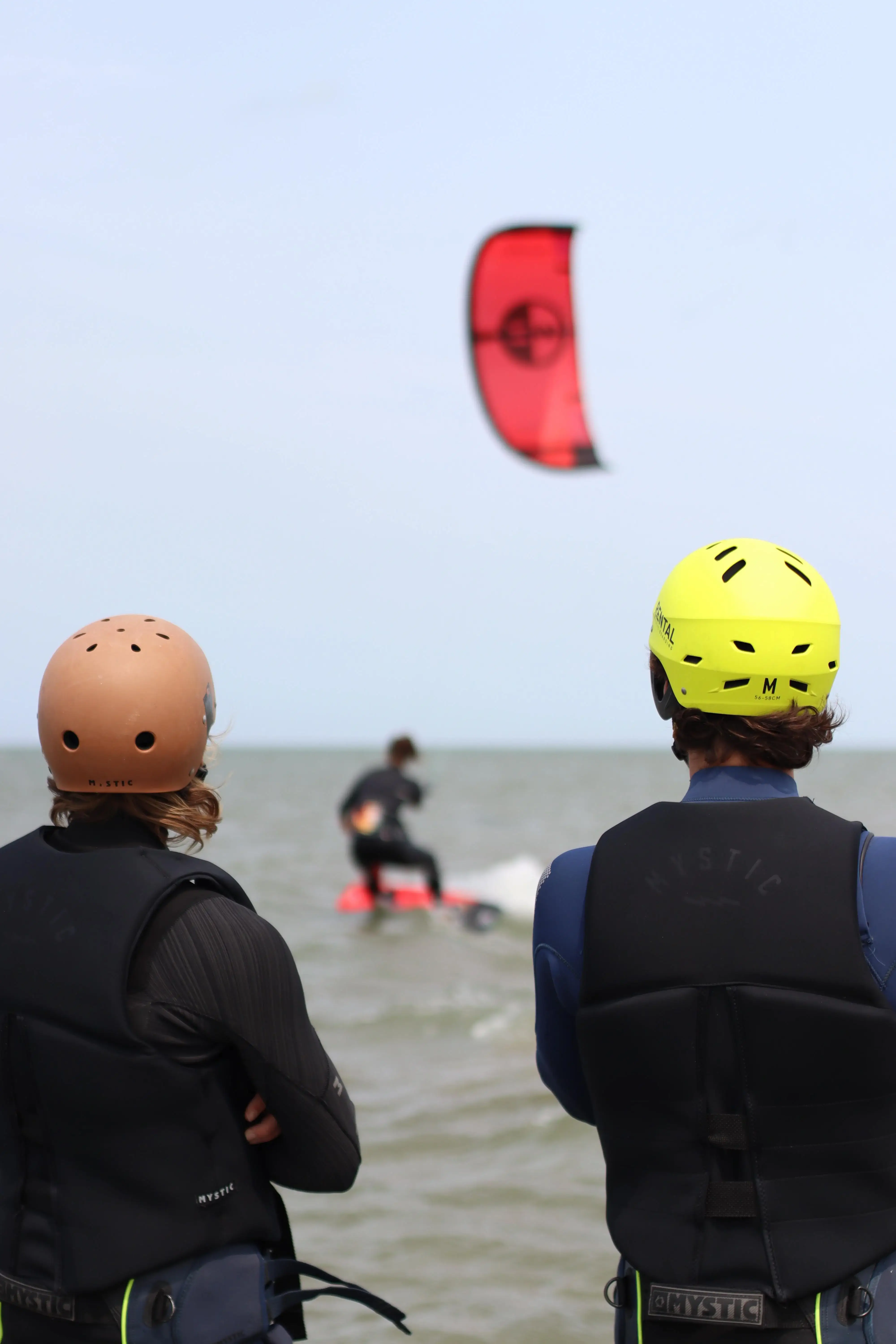 Kitesurf lessen op Brouwersdam — IKO-gecertificeerd